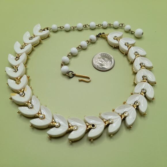 Vintage White Lucite Choker Necklace, Gold Tone, 1950s, 15 1/2 Inches - Picture 10 of 12